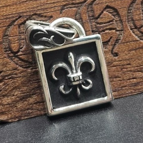 Chrome Hearts 크롬하츠 BS 프레임 미니 팬던트