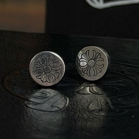 Chrome Hearts 크롬하츠 음각 크로스 귀걸이